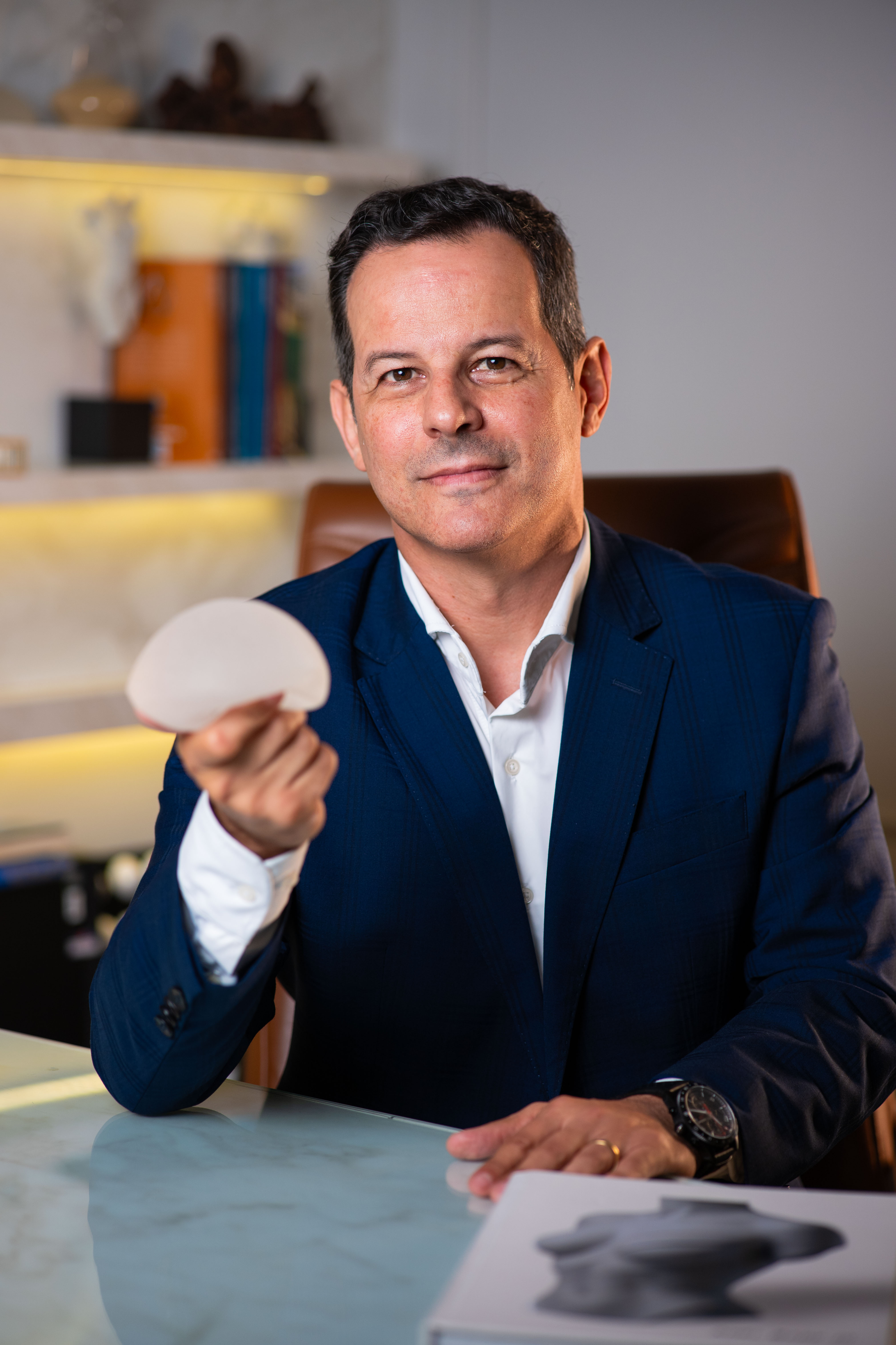 Dr. Adel Bark Jr. — Cirurgião Plástico